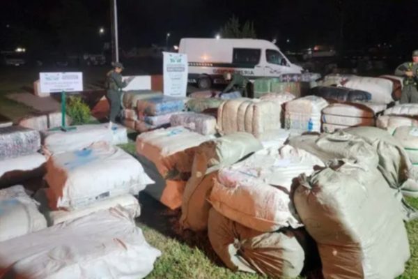 Contrabandeaban una gran carga de mercadería valuada en 150 millones de pesos y fueron detenidos en Córdoba