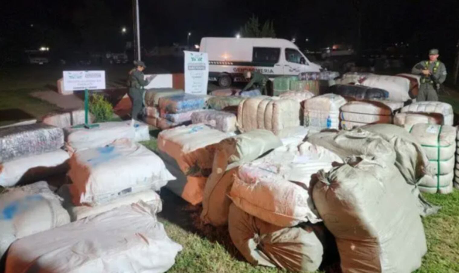 Contrabandeaban una gran carga de mercadería valuada en 150 millones de pesos y fueron detenidos en Córdoba