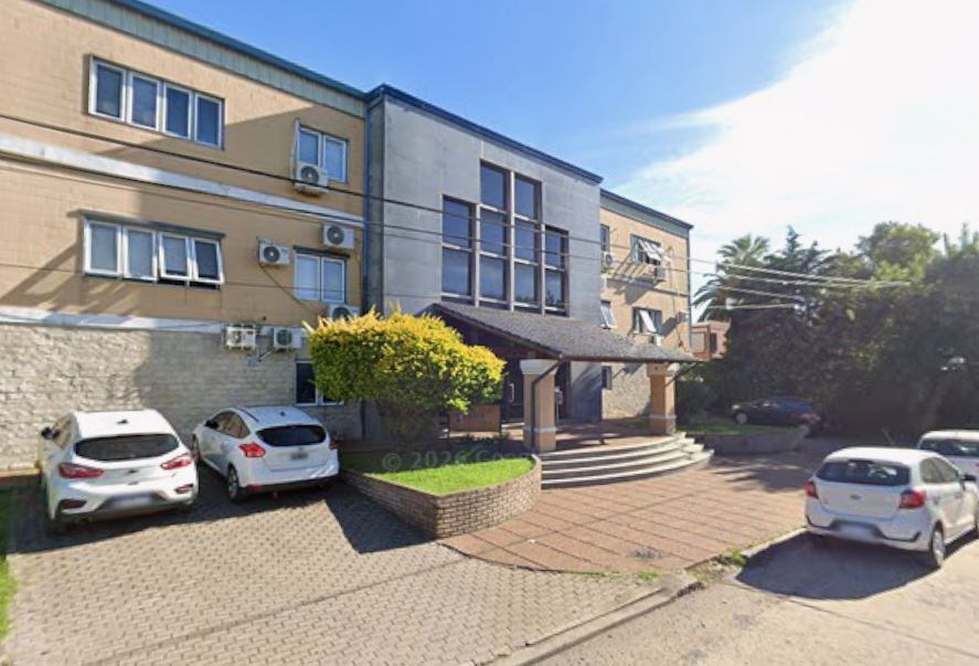 La vista exterior del edificio que el fin de semana sufrió un robo millonario (Robo millonario a una empresa de Santa Fe)