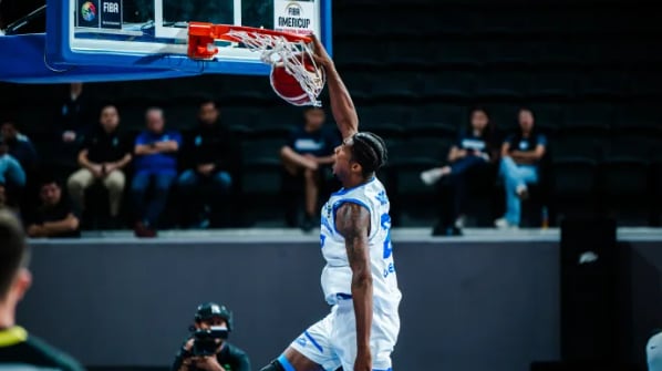 El Salvador controló puntos y los contragolpes ante Guatemala, clave para asegurar su amplia diferencia en el marcador./ (FIBA)