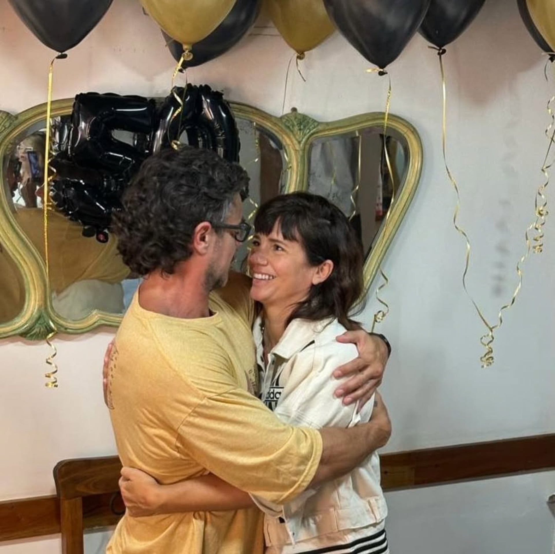 Griselda Siciliani compartió mensajes y fotos junto a Luciano Castro en su cumpleaños, destacando el amor y la complicidad de la pareja