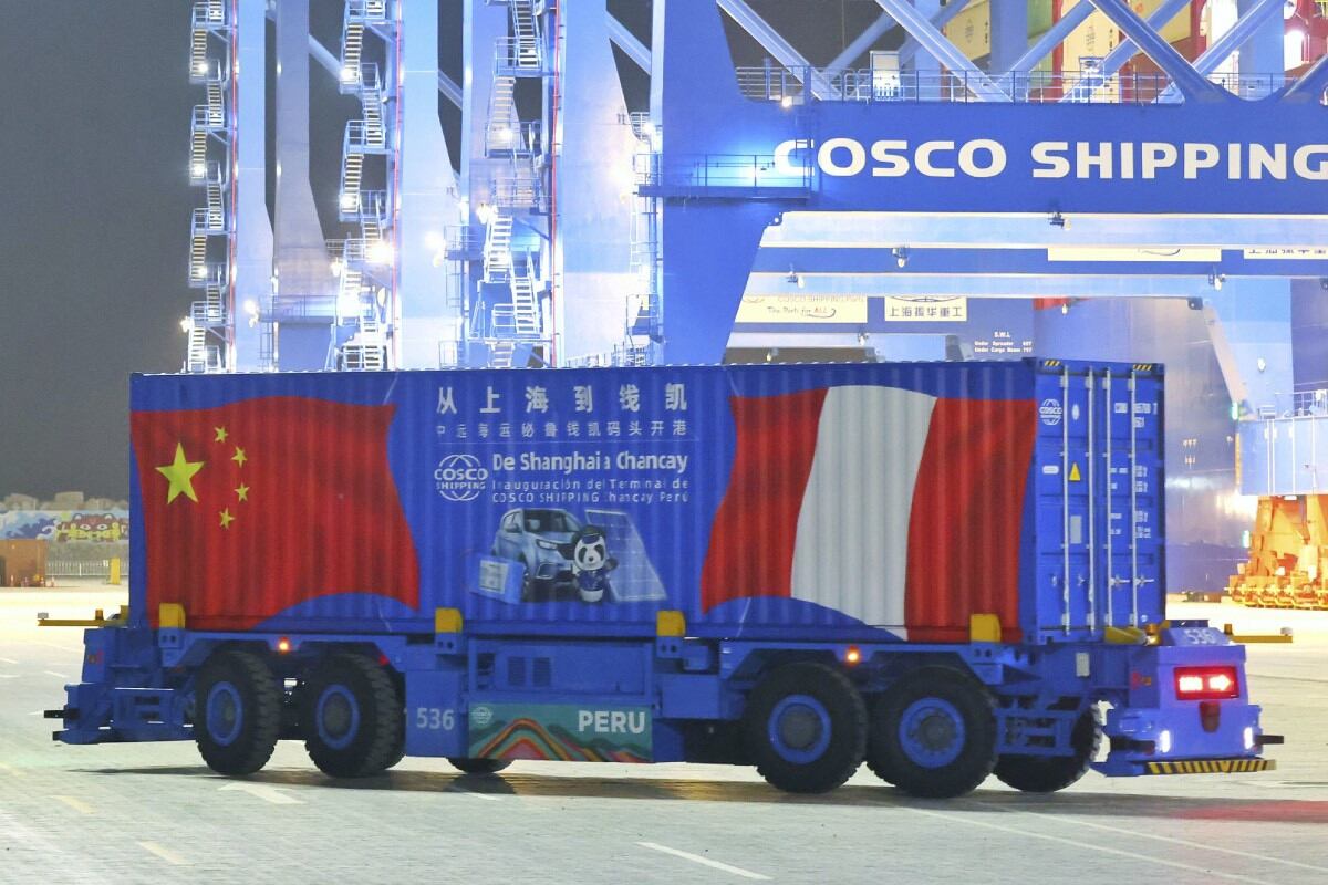 COSCO obtiene total control operativo del Puerto de Chancay, generando preocupación por posibles usos militares en beneficio de China.