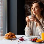 Cuál es el horario ideal para desayunar y reducir el riesgo de obesidad, según expertos