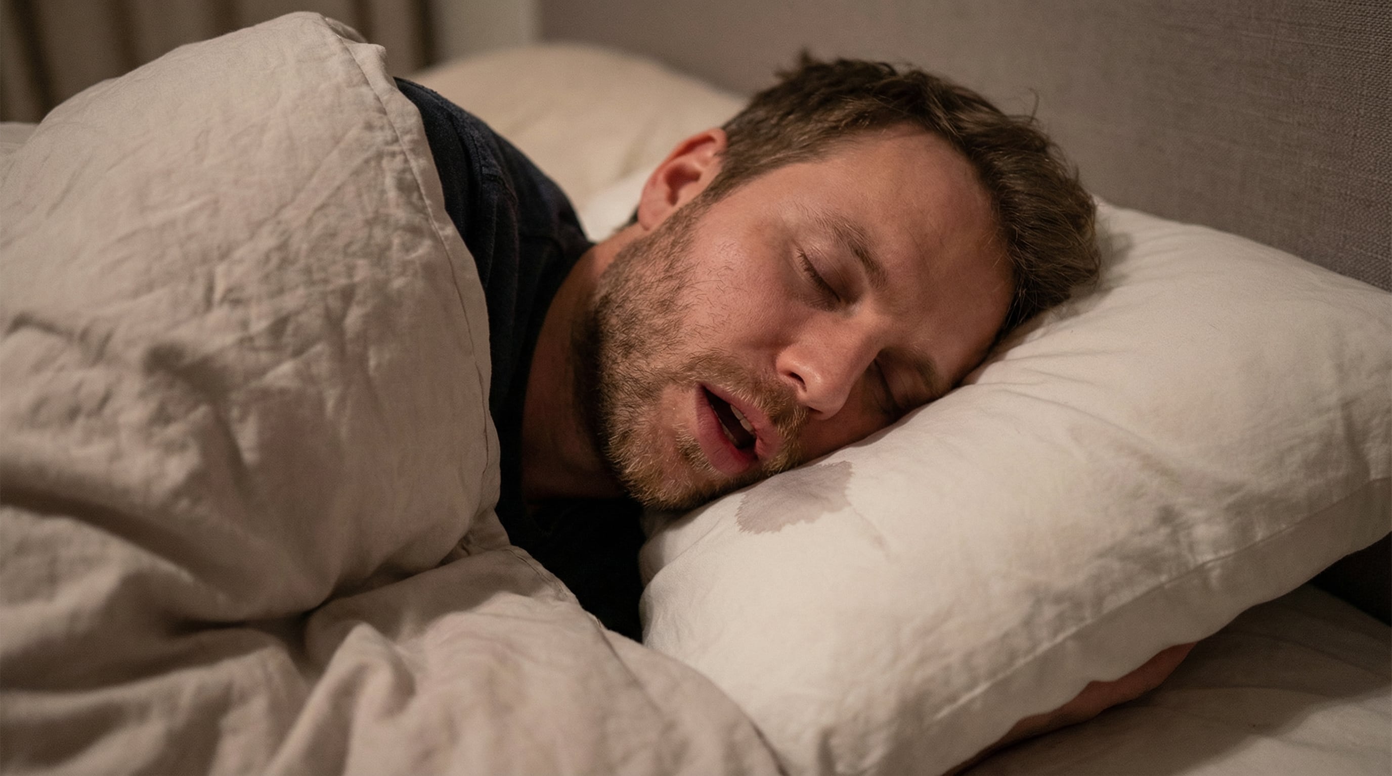 Diversos estudios señalan que experiencias previas como pesadillas, parálisis del sueño o eventos traumáticos aumentan el riesgo de desarrollar somnifobia, afectando significativamente el descanso y la estabilidad emocional de quienes la padecen. (Imagen Ilustrativa Infobae)