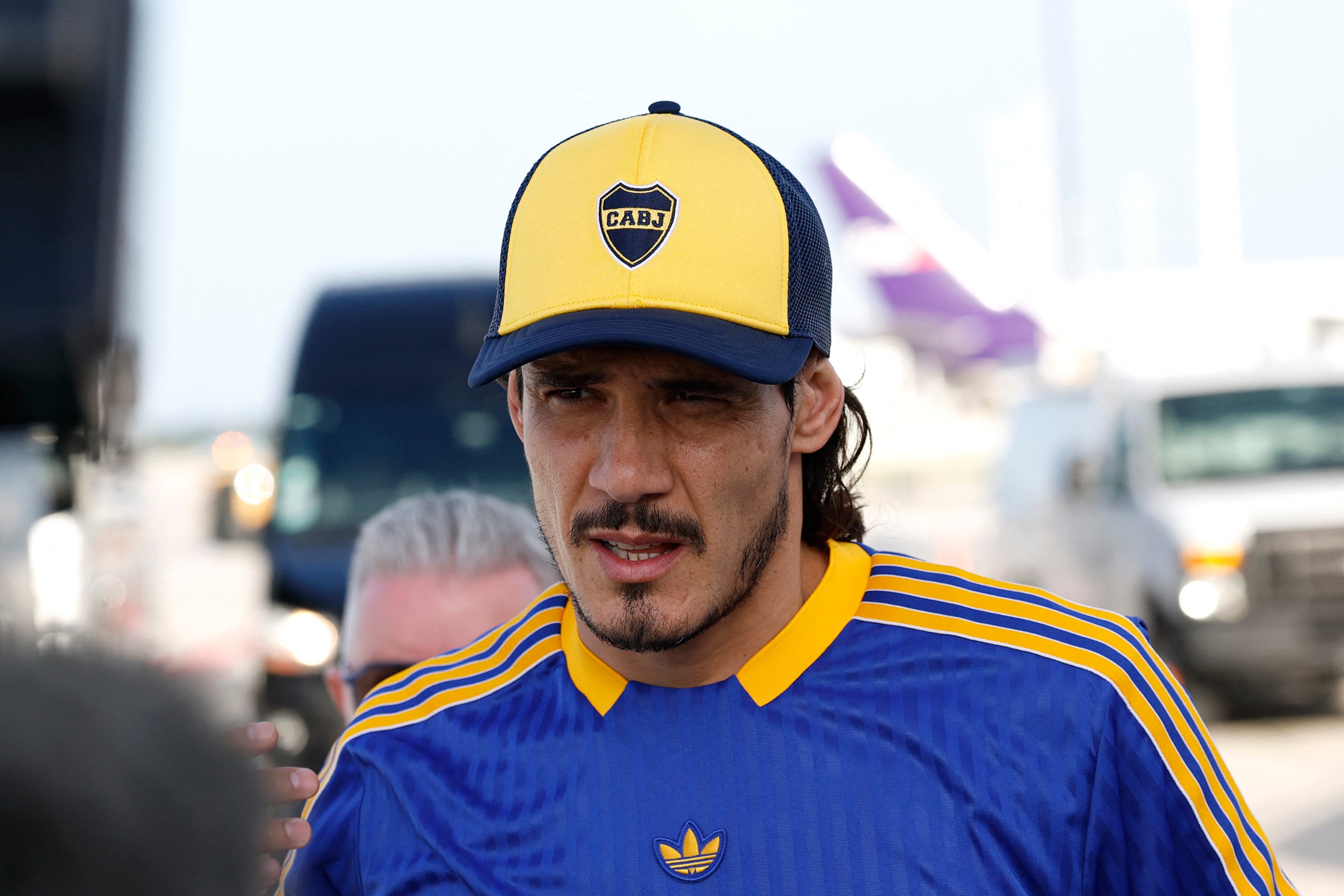 Cavani, complicado desde lo físico, intentará volver a las canchas (REUTERS/Marco Bello)