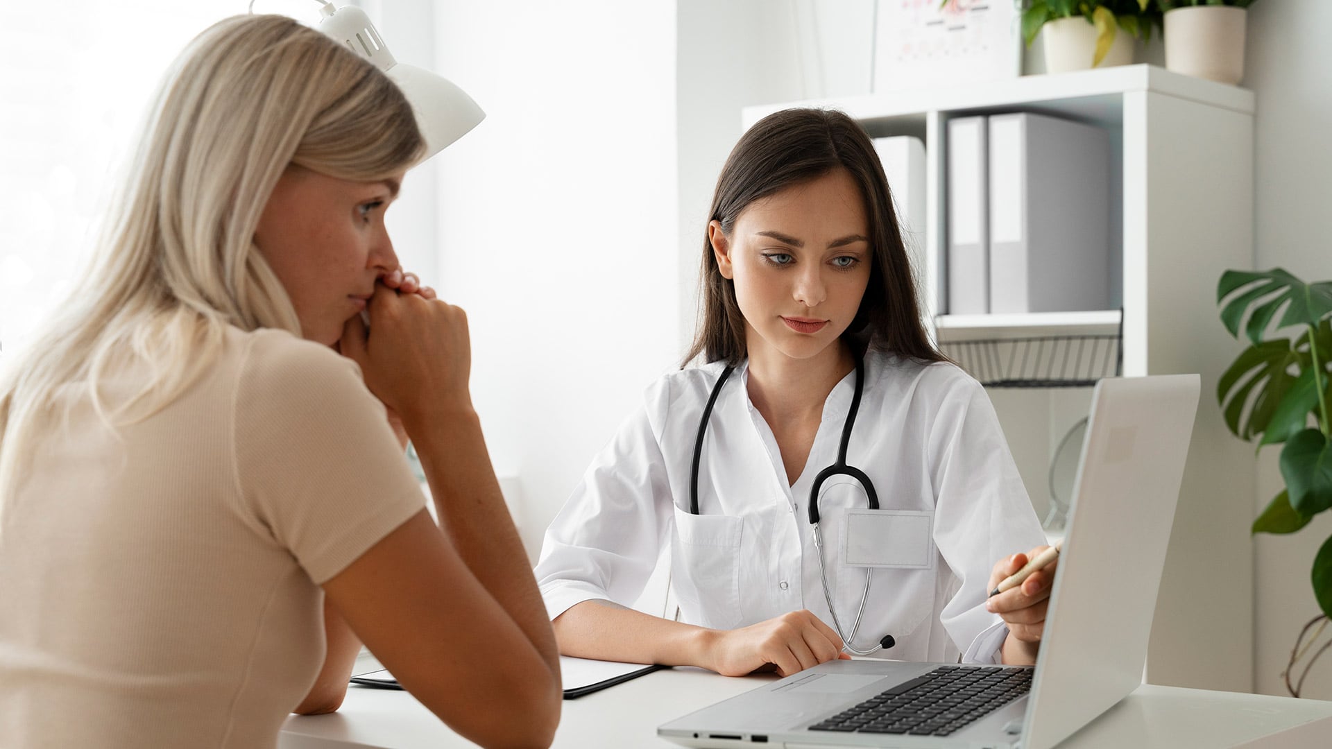 Un estudio sobre 23.475 adultos revela que el sueño insuficiente o excesivo afecta la sensibilidad a la insulina, especialmente en mujeres de 40 a 59 años./Archivo Freepik