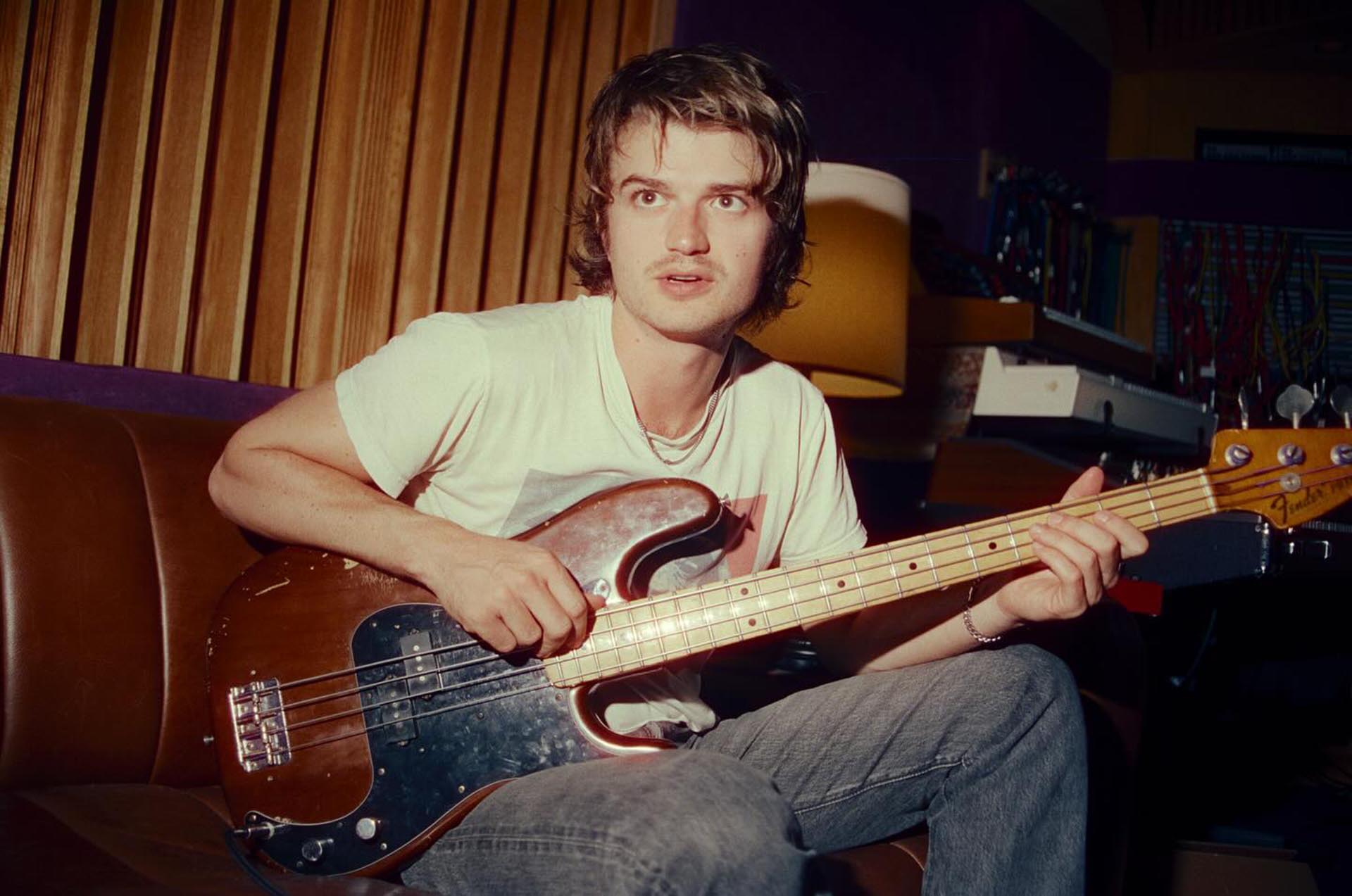 Joe Keery, bajo su alias Djo, mezcló psicodelia pop y carisma en un show vibrante en C Art Media (Instagram)