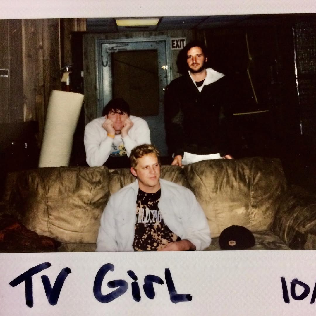 TV Girl, el trío estadounidense, cautivó al público porteño con su pop lo-fi y estética retro en Vorterix (Instagram)