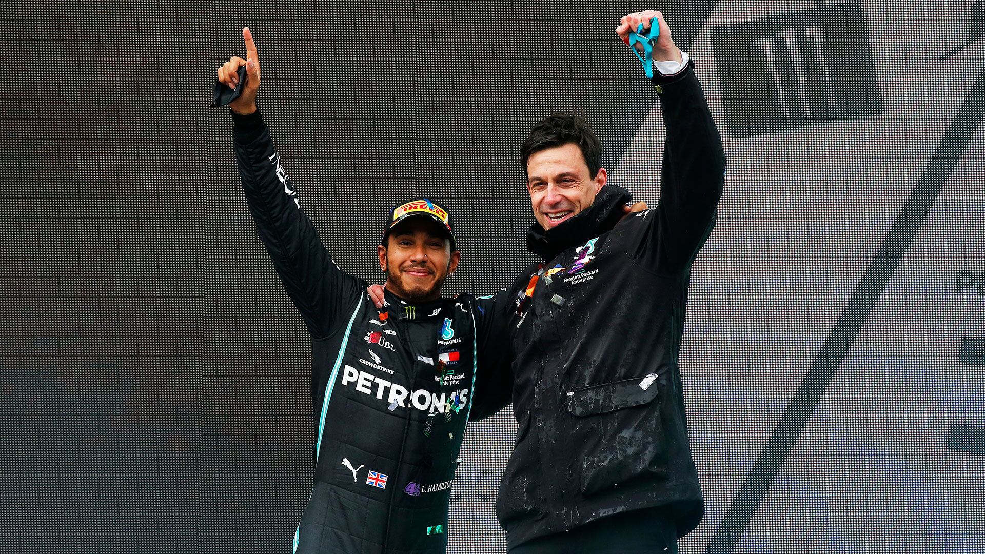 Toto Wolff, junto a Lewis Hamilton, marcó una era en Mercedes (Photo by Kenan Asyali - Pool/Getty Images)