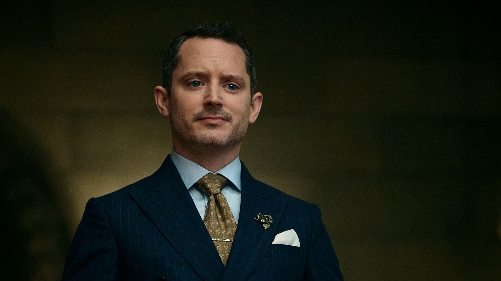 Elijah Wood como un abogado diabólico en