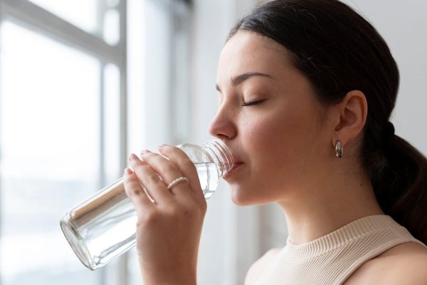 Deshidratación: por qué causa dolor de cabeza y cómo prevenirlo a tiempo, según expertos