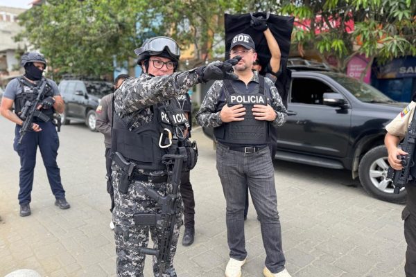 Detuvieron a 72 personas en la tercera noche del toque de queda en cuatro provincias de Ecuador