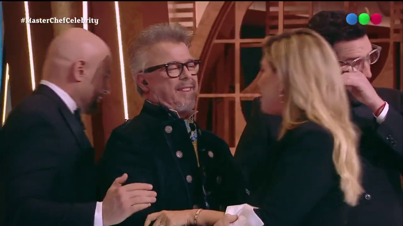 Lágrimas, abrazos y palabras de amor al anunciar Donato de Santis su salida de MasterChef Celebrity 
