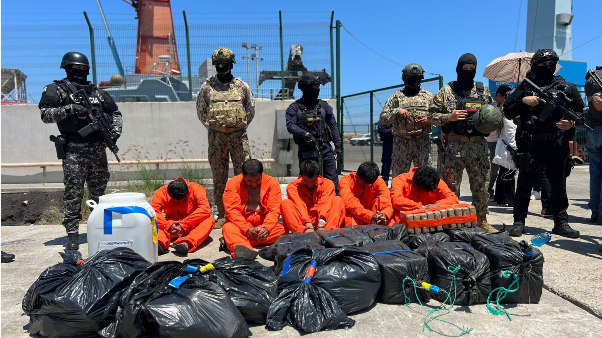 La Armada ecuatoriana incautó más de 2,9 toneladas de droga en altamar en coordinación con EEUU (@FFAAECUADOR)