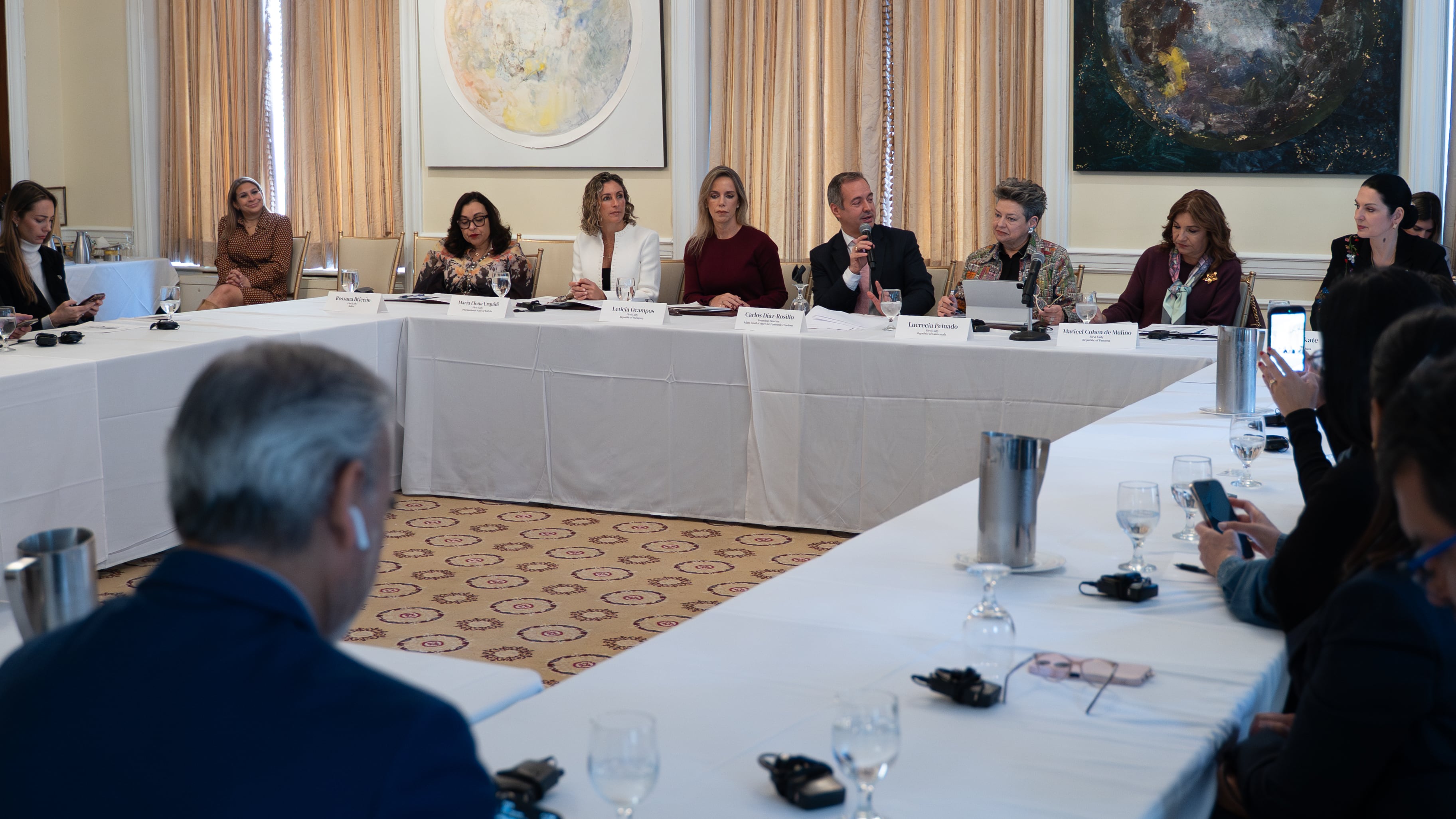 Carlos Rosillo interviene en el Cosmos Club de Washington DC durante el foro “Liderar en un mundo en transformación: Soft Power y Acción Social en las Américas”