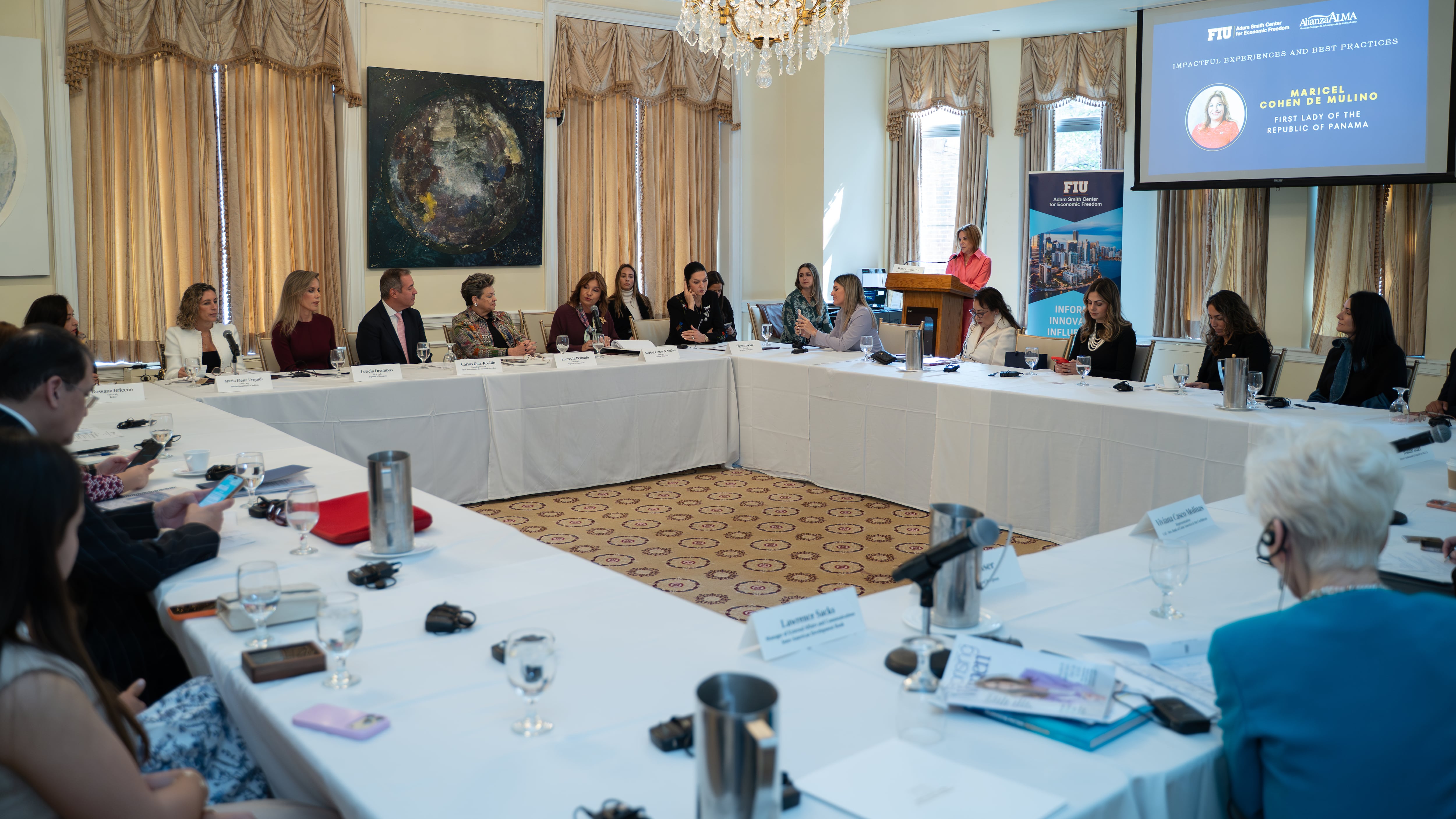 La primera dama de Costa Rica, Signe Zeikate, toma la palabra en el foro “Liderar en un mundo en transformación: Soft Power y Acción Social en las Américas”