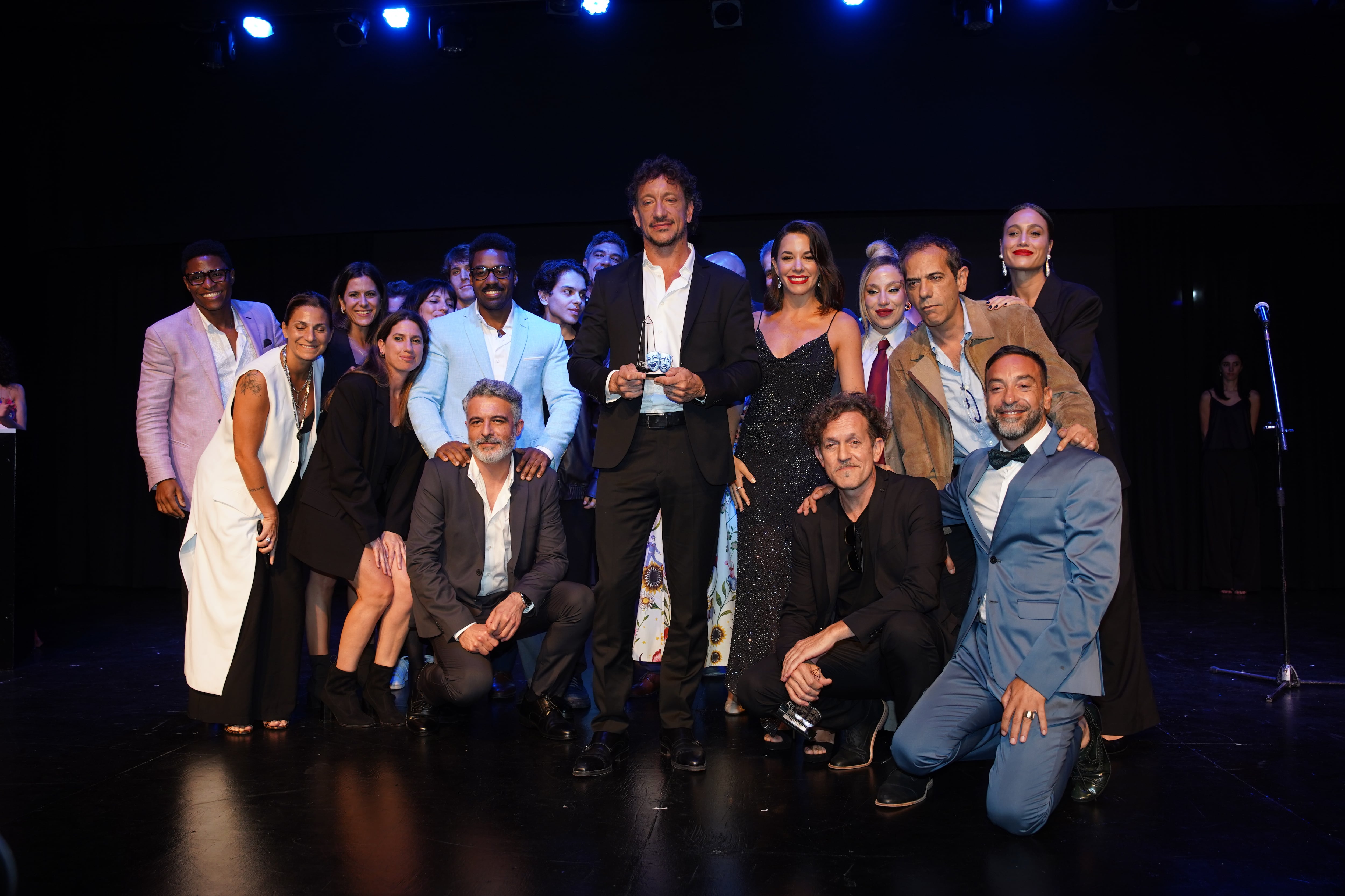 Nico Vázquez ganó dos premios ACE por Rocky y dedicó los reconocimientos a su hermano y a la familia Yankelevich (RSFotos)