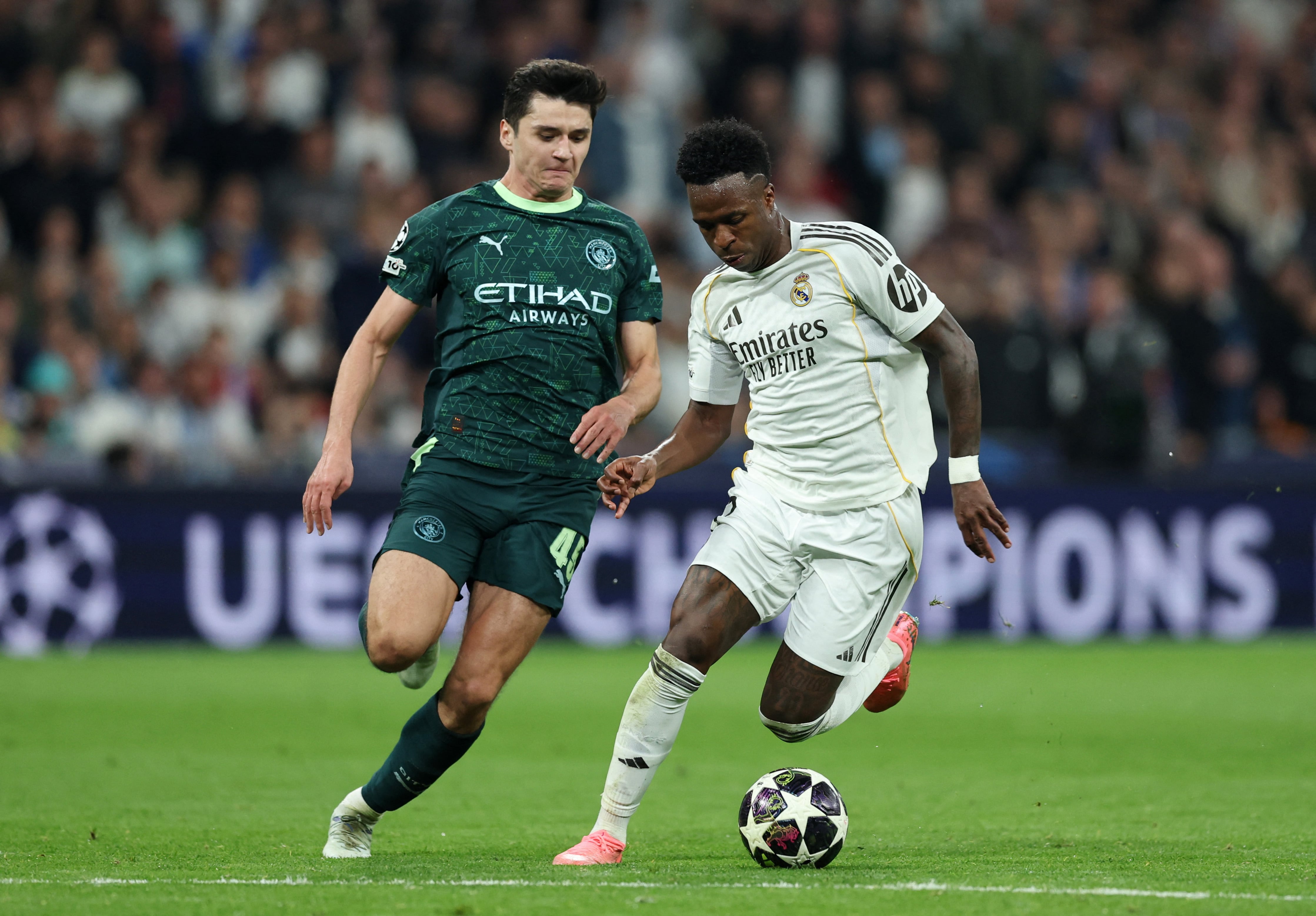 Vinicius Júnior en la ida frente al Manchester City. El Real Madrid viaja a Inglaterra con un 3-0 en la ida de los octavos de la Champions League (REUTERS/Violeta Santos Moura)