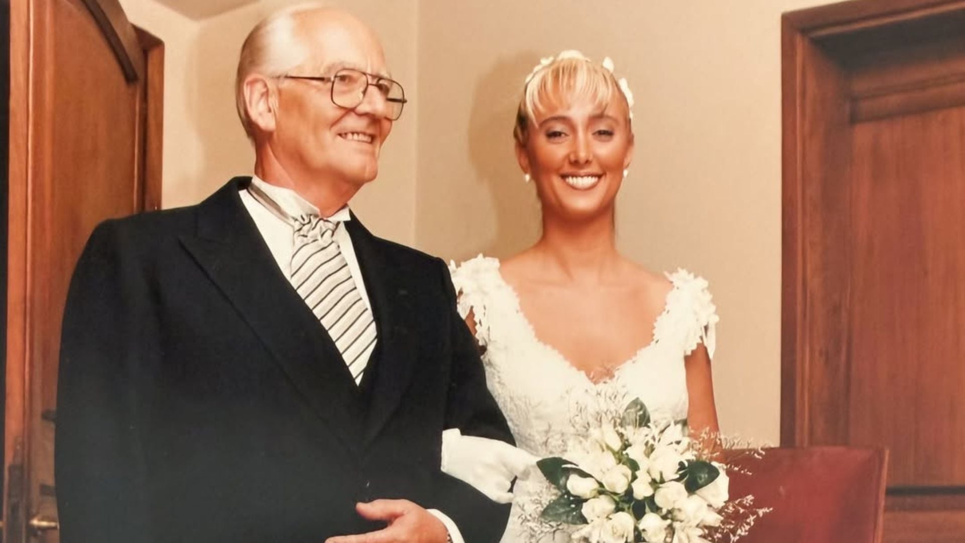 La conductora recordó un nuevo aniversario del fallecimiento de su padre con algunas postales de su casamiento (Instagram)