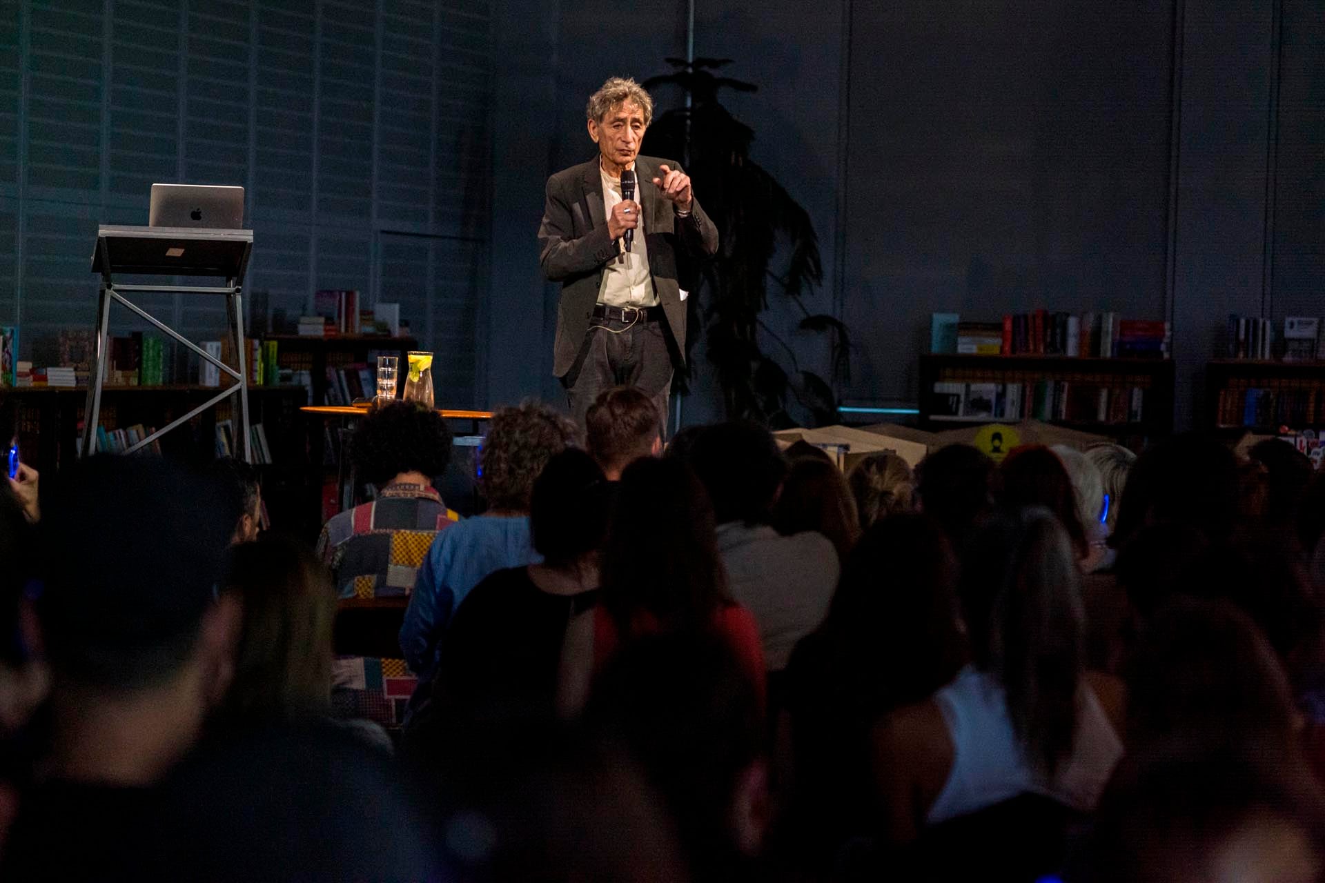 “El cuerpo expresa lo que la mente reprime”: siete lecciones del doctor Gabor Maté, experto en trauma y salud mental