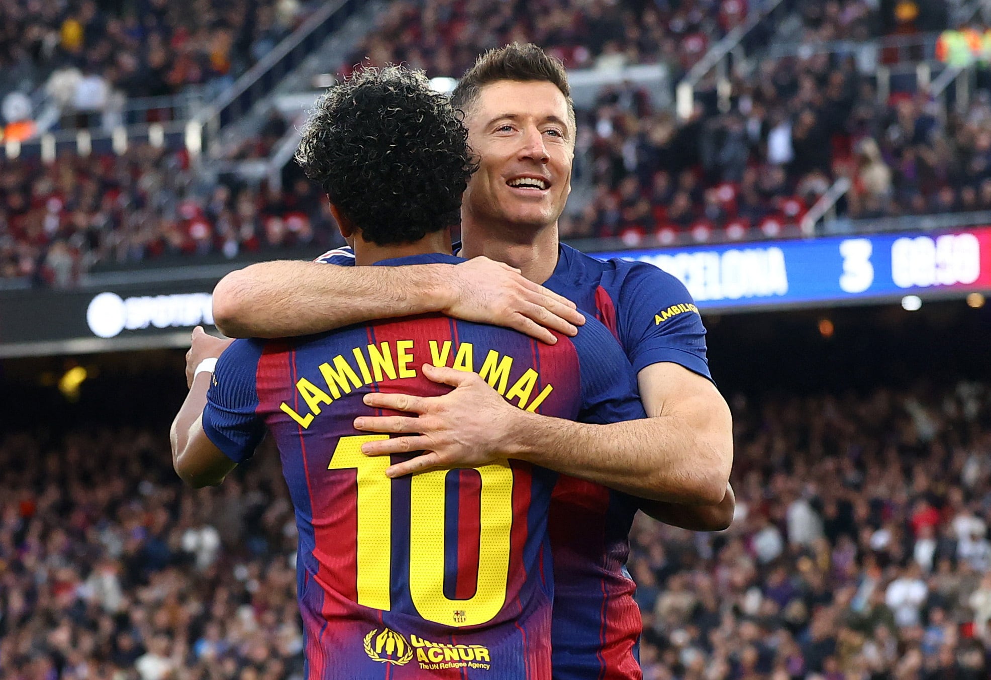 La selección de ropa funcional y cómoda, como las prendas de Mackage, mejora el rendimiento y la confianza de Lewandowski en su rutina diaria (REUTERS/Albert Gea)