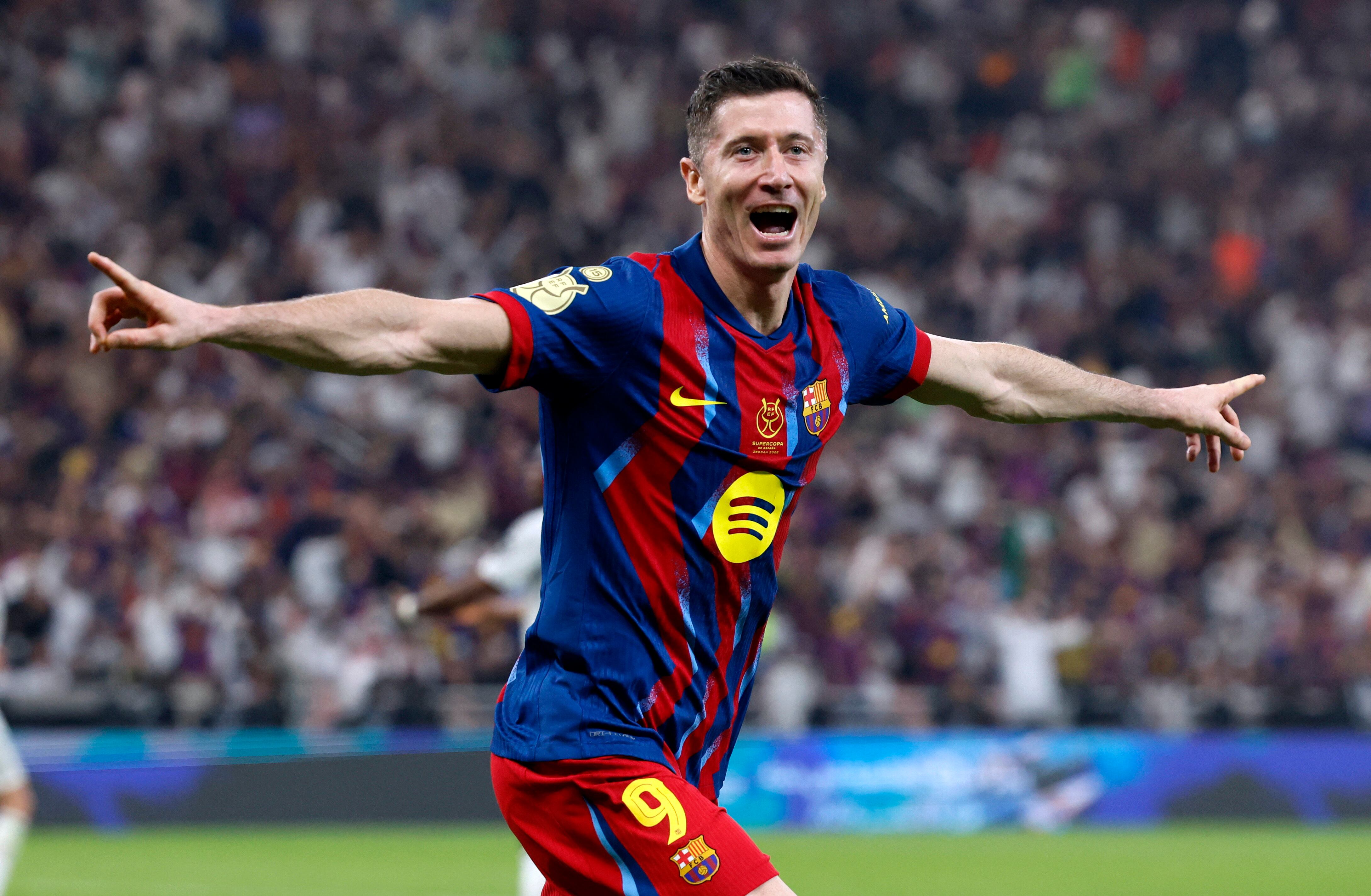 Lewandowski atribuye su longevidad y nivel competitivo a la disciplina, la recuperación, la nutrición personalizada y el entrenamiento físico inteligente (REUTERS/Vincent West)