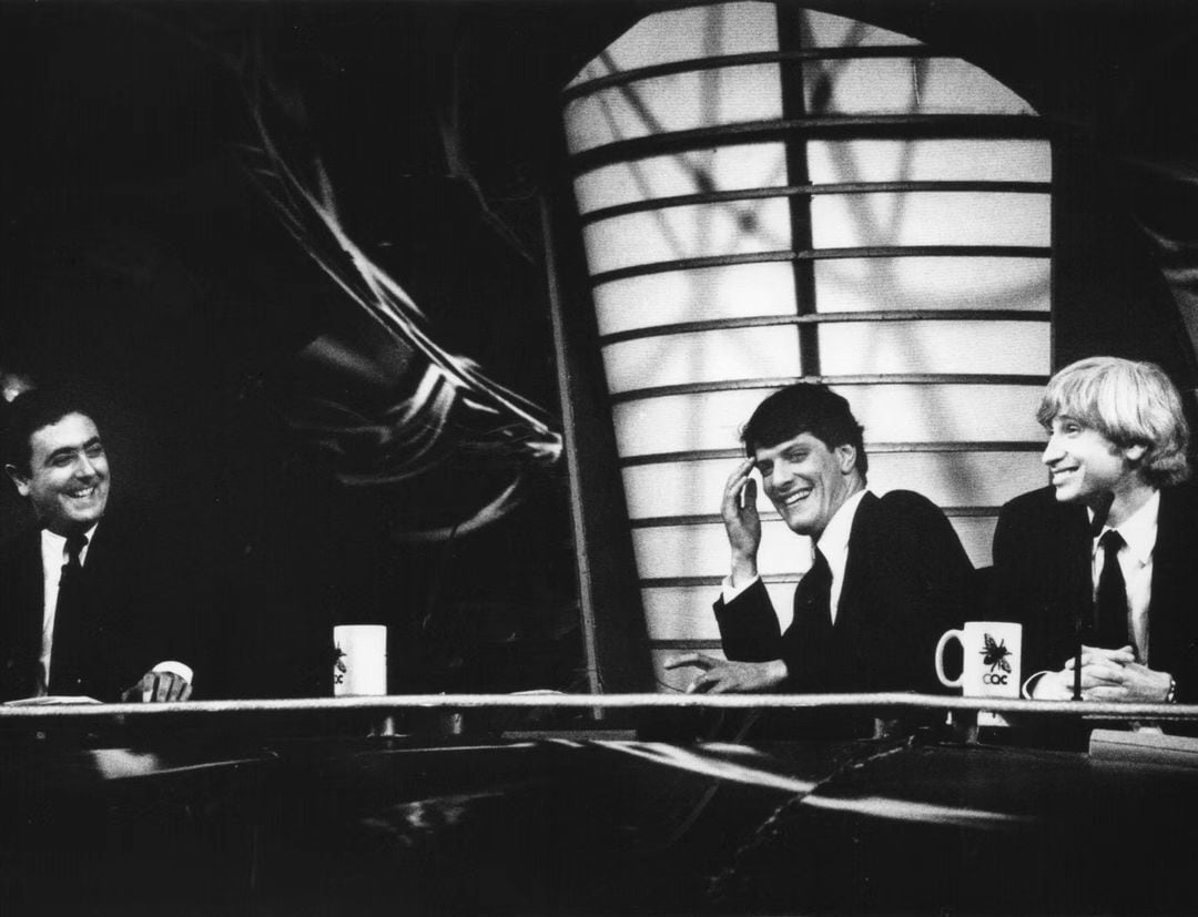 Una antigua postal de Caiga Quien Caiga