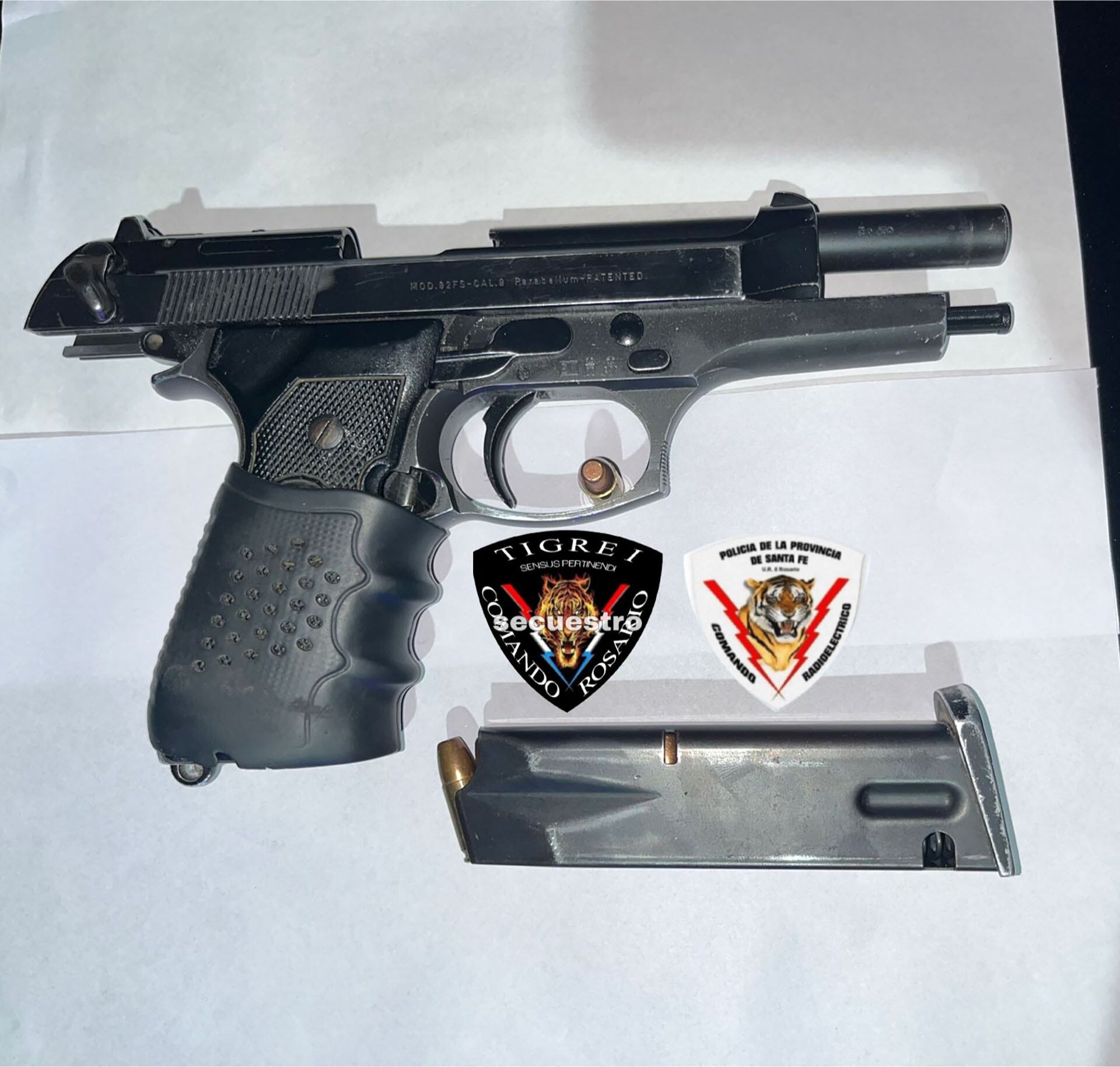 La investigación policial detuvo a cuatro personas, incluyendo al presunto autor material del homicidio, y secuestró armas de fuego, celulares y drogas