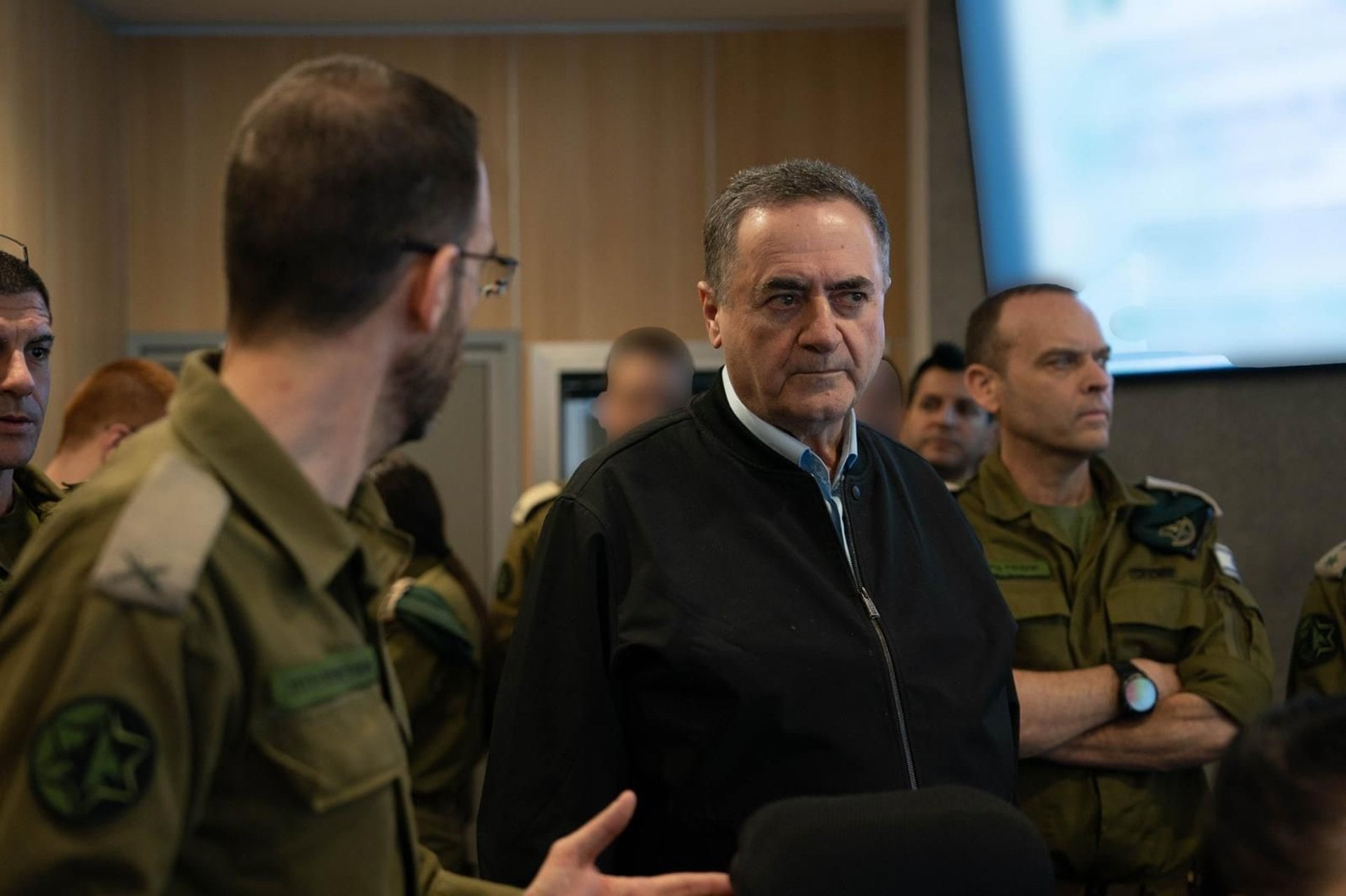 El ministro de Defensa, Israel Katz durante una reunión con el alto mando militar (Europa Press)