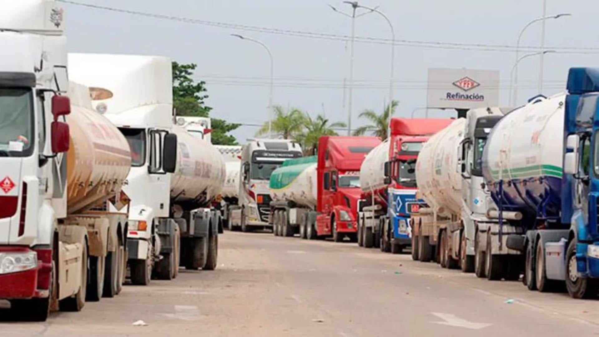 El Gobierno de Bolivia reemplazó al presidente de YPFB y anunció medidas ante la crisis por combustible de baja calidad