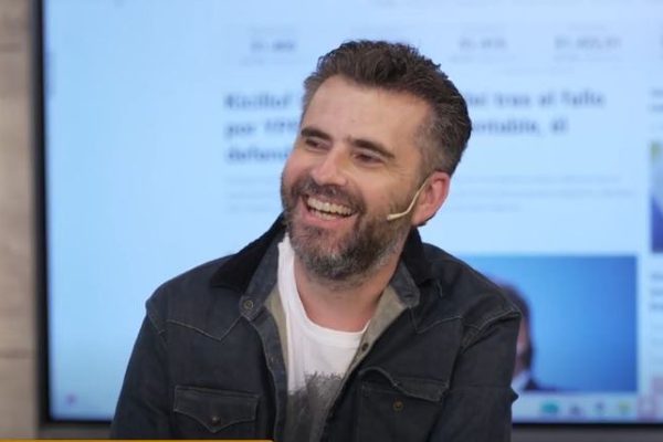 El humorista Fernando Sanjiao respondió en Infobae a la Tarde a la pregunta más actual: ¿por qué estamos quemados?