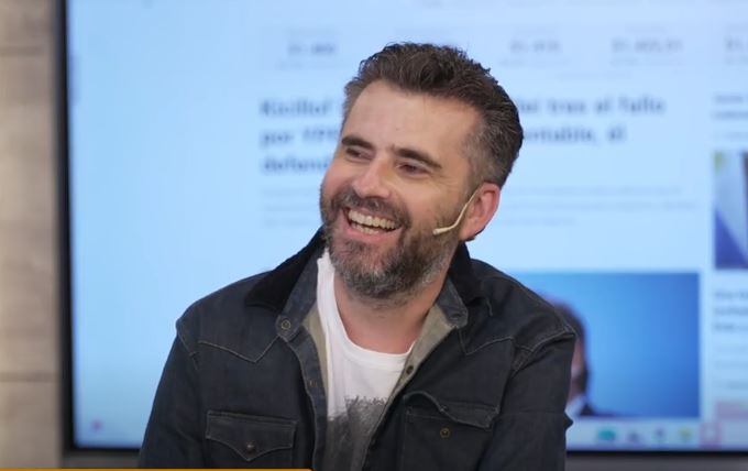 El humorista Fernando Sanjiao respondió en Infobae a la Tarde a la pregunta más actual: ¿por qué estamos quemados?