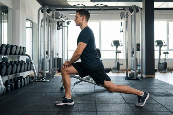 El osteópata de David Beckham y Pedro Pascal compartió claves prácticas para cuidar la columna vertebral