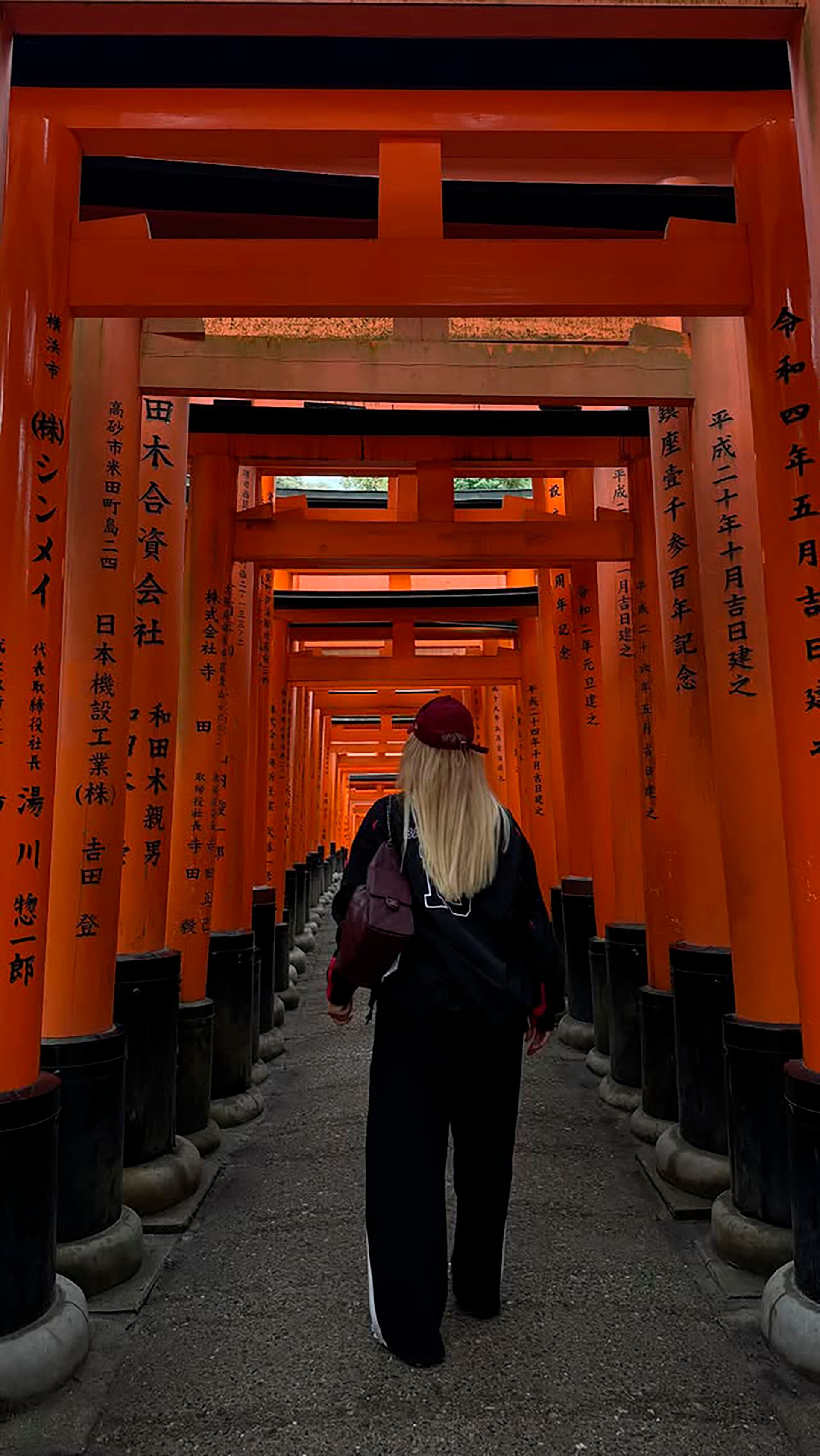 La empresaria se animó a caminar por el Fushimi Inari-Taisha, uno de los icónicos puntos turísticos de Kyoto