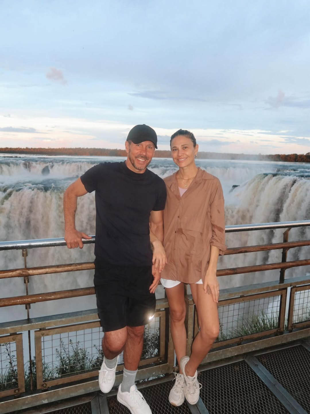 Carla Pereyra y Cholo Simeone aprovecharon su paso por la Argentina para visitar las Cataratas del Iguazú (Instagram)