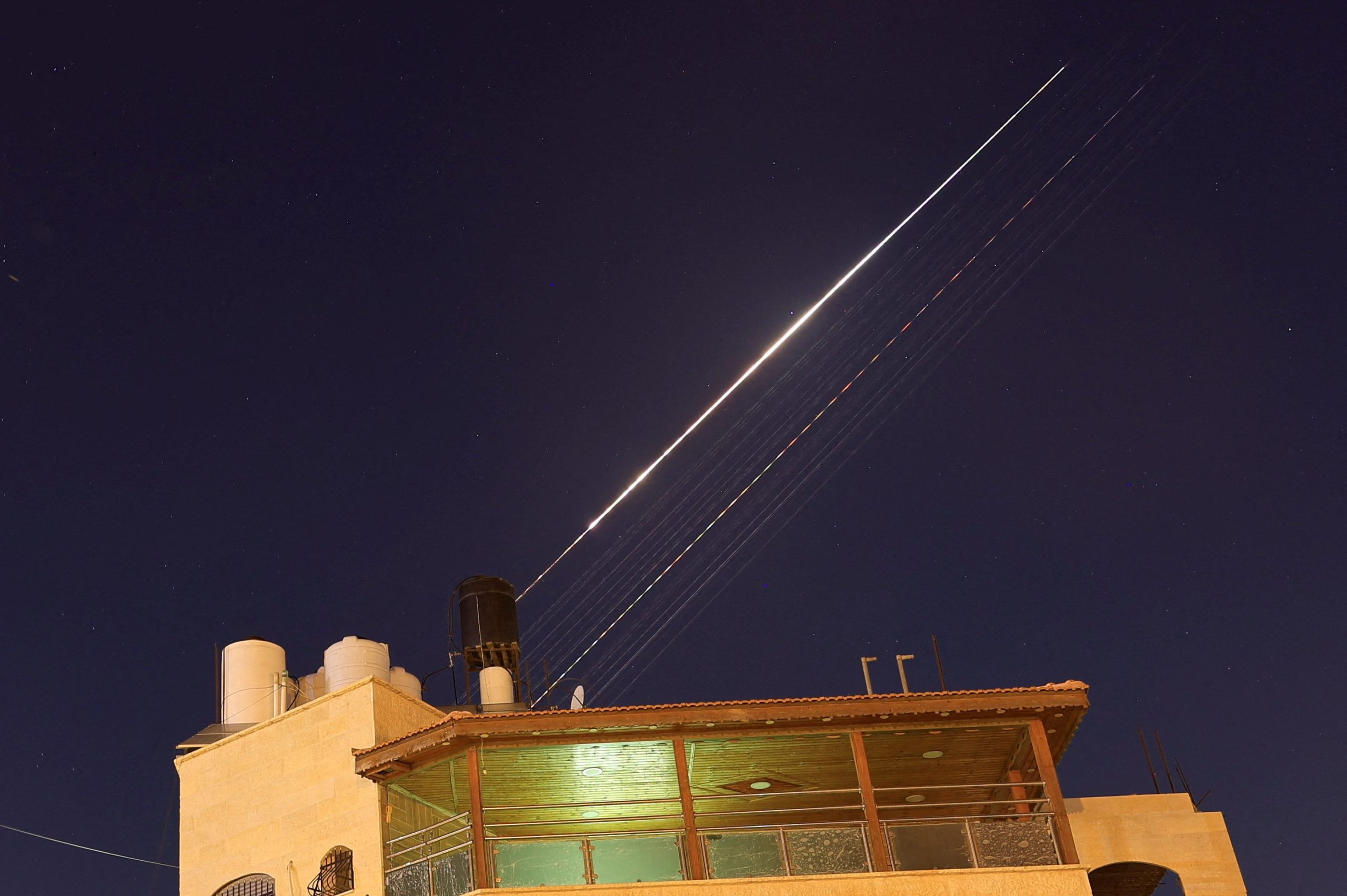 El régimen de Irán lanzó un nuevo ataque con bombas de racimo contra el norte de Israel
