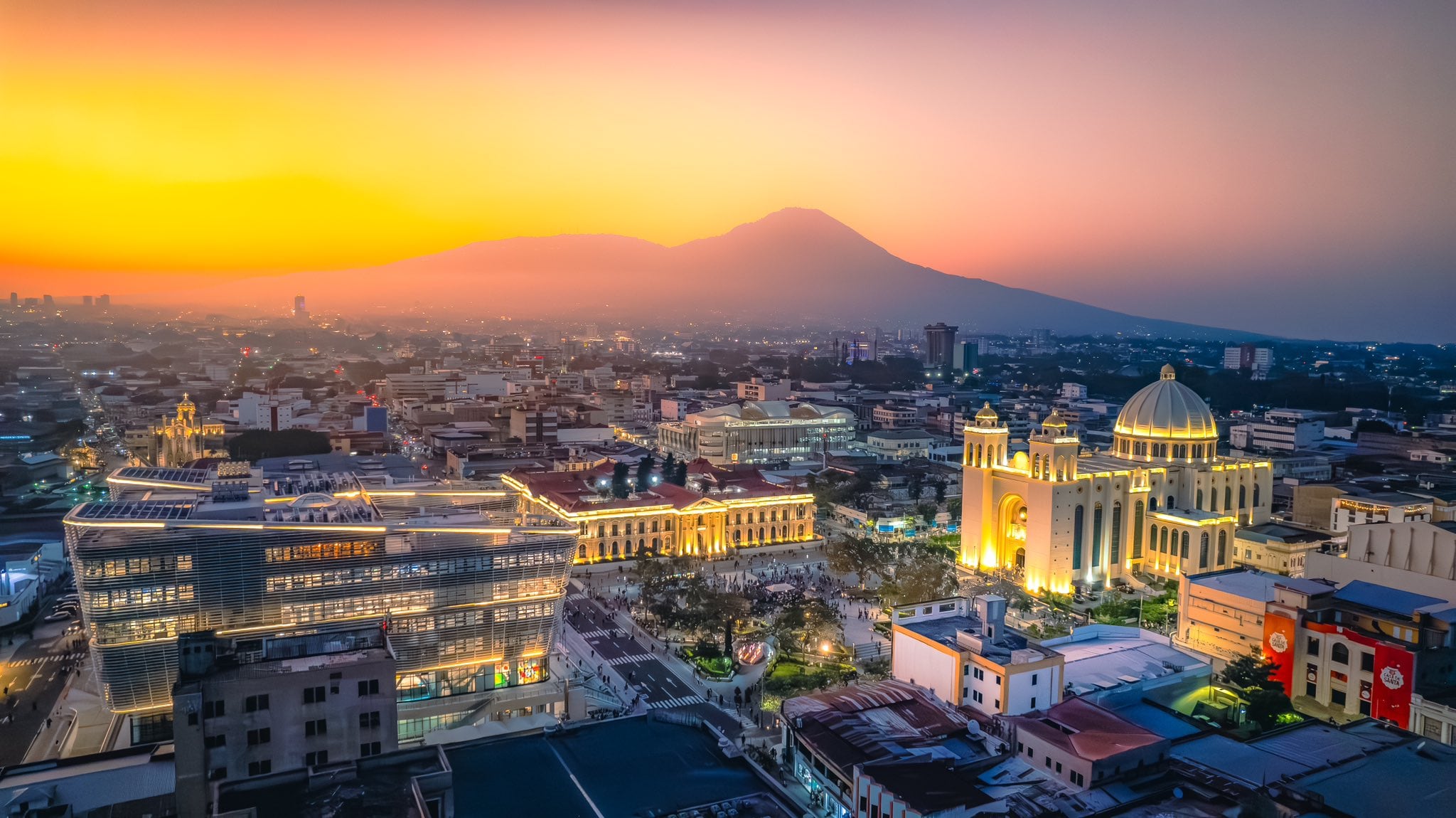 La Cumbre SOVAI reunirá a líderes mundiales en San Salvador, abordando innovación tecnológica, agricultura regenerativa y energía sostenible. /(Mitur)