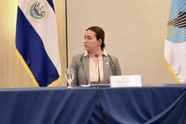 El Salvador mantiene monitoreo del plan para apoyar a migrantes retornados
