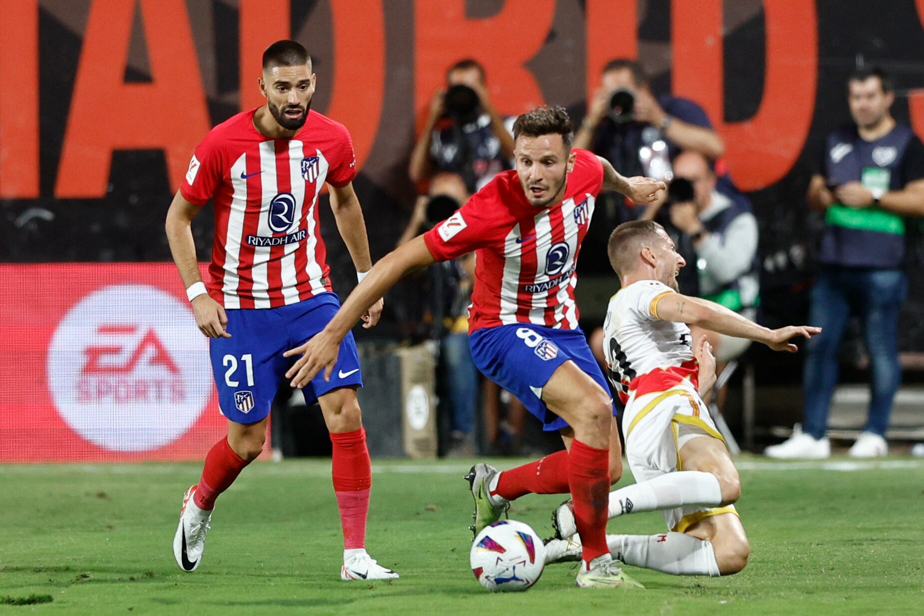 El mayor legado de Simeone, según Ñíguez, reside en su carisma y su capacidad única para transmitir ideas al plantel (EFE/Rodrigo Jiménez)