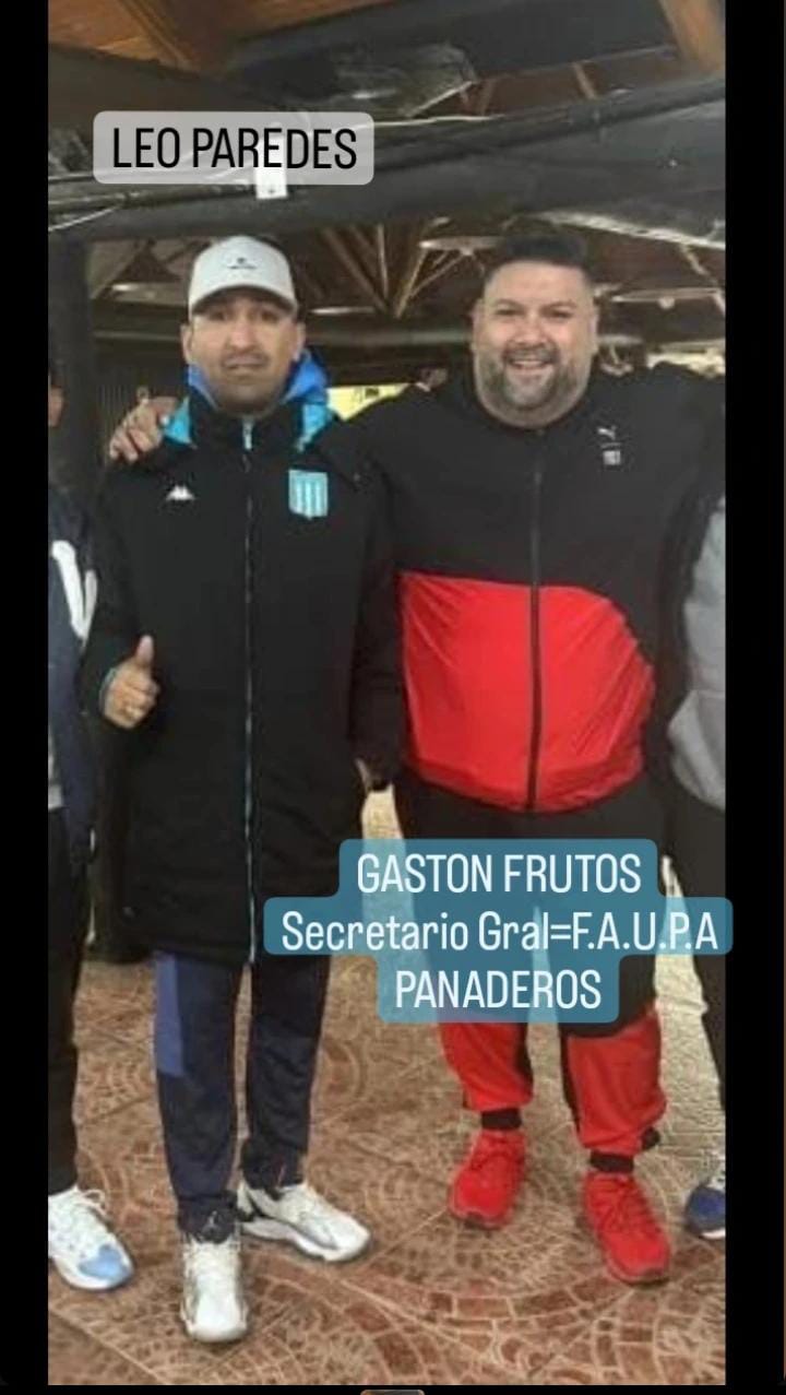 El barra Leandro Paredes junto a Gastón Frutos, secretario general del sindicato de panaderos y tesorero de la CGT