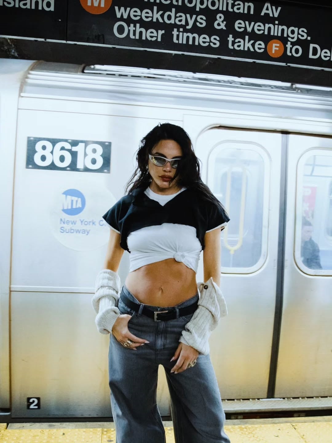 Emilia Attias marcó tendencia en las calles y el metro de Nueva York con un outfit audaz: su álbum de fotos