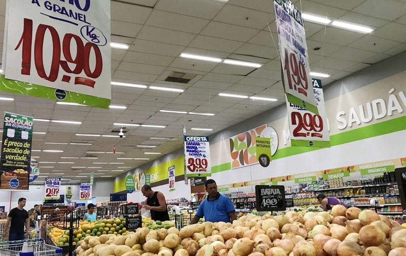 Una sección de frutas y verduras en un supermercado en Río de Janeiro, Brasil ( REUTERS/Sergio Moraes/Archivo)