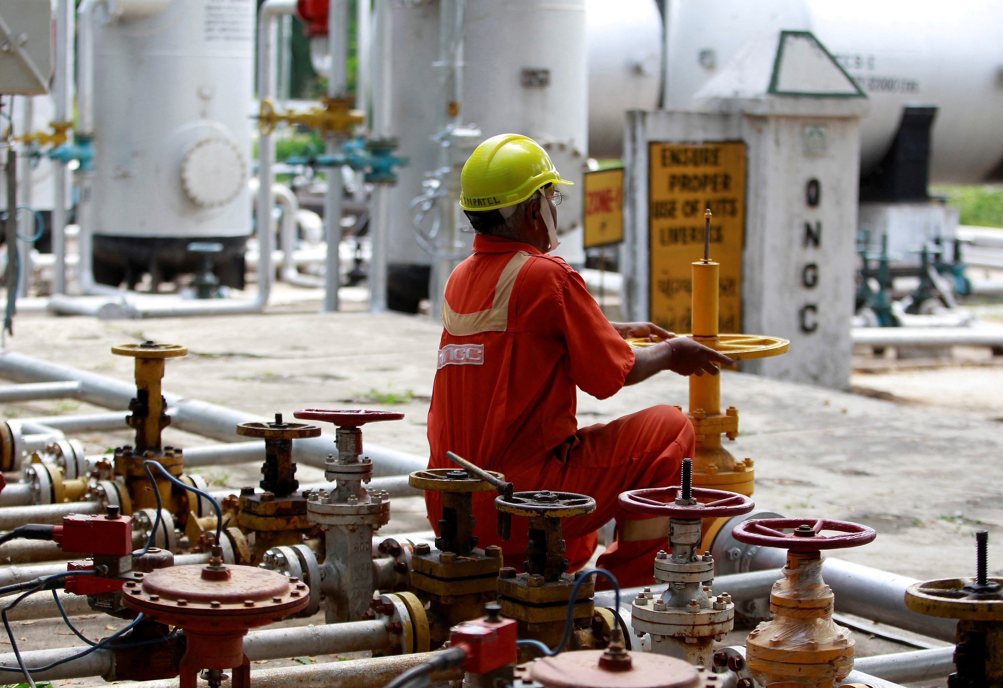 La comunidad internacional redobla esfuerzos para hacer frente a la crisis energética por el cierre del Estrecho de Ormuz (REUTERS/Amit Dave)