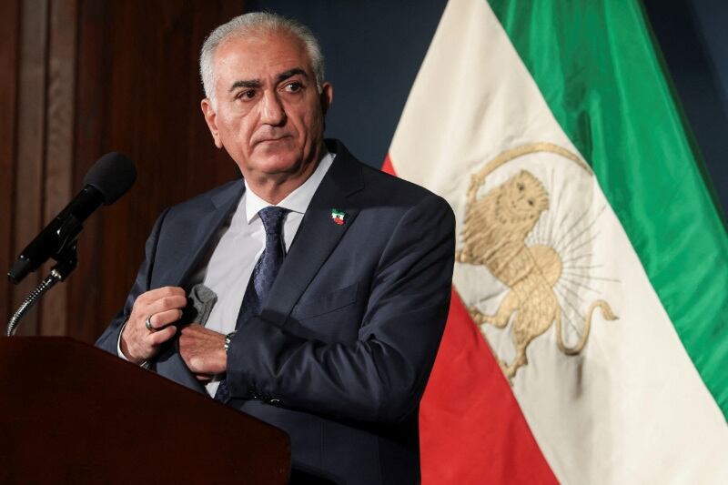 Reza Pahlavi, hijo del último sha de Irán y figura de la oposición iraní, (REUTERS/Jonathan Ernst)