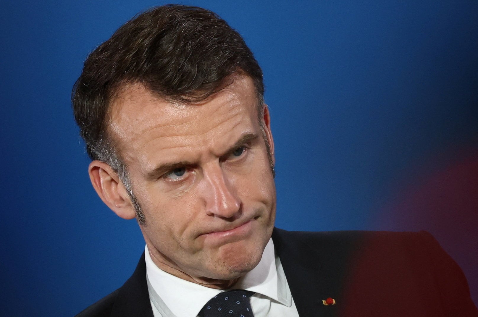 El presidente francés, Emmanuel Macron, asiste a una rueda de prensa al término de la cumbre de líderes de la Unión Europea en Bruselas, Bélgica, el 19 de marzo de 2026 (REUTERS/Yves Herman)