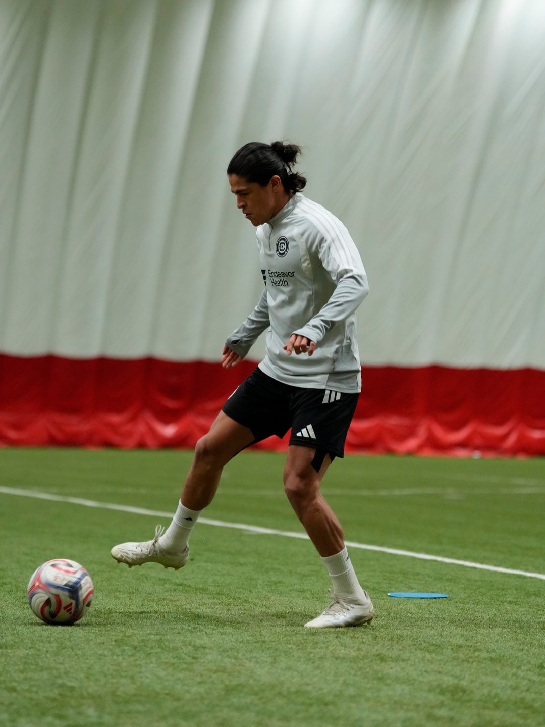 El protagonista de la serie Ted Lasso se probó en Chicago Fire y anotó dos goles en una práctica (@VamosFire)