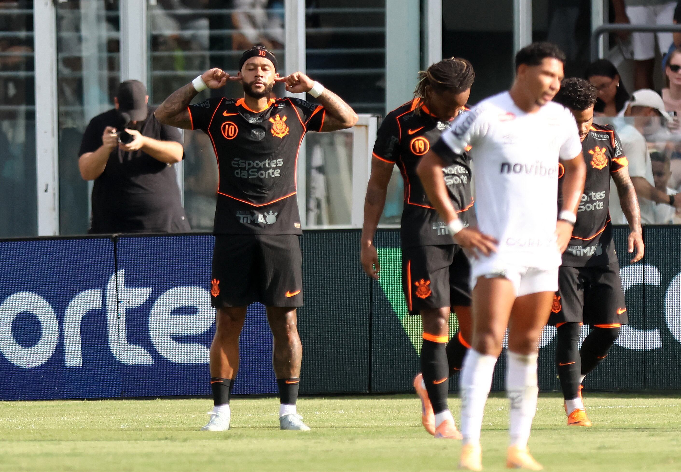 El neerlandés Memphis Depay, en el foco de la polémica en Brasil (REUTERS/Thiago Bernardes)