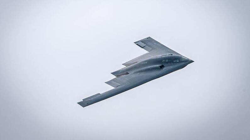 El CENTCOM detalló que bombarderos B-2 con artillería de 2.000 libras han sido empleados para destruir instalaciones de misiles balísticos iraníes (REUTERS/Archivo)