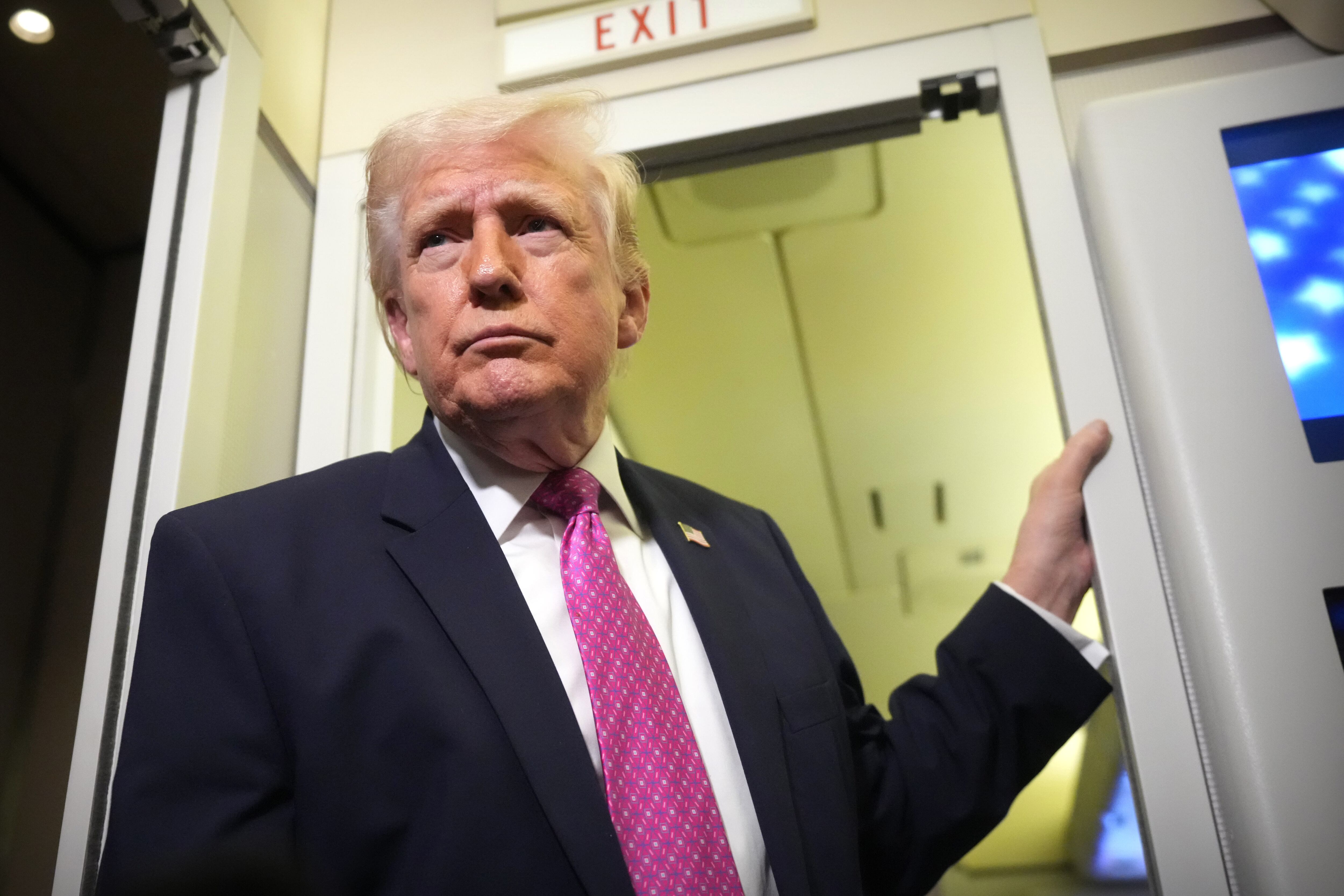 Trump también decidió extender hasta el 6 de abril el ultimátum dirigido a Irán para desbloquear completamente el estrecho (AP)