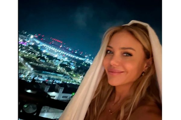 Evangelina Anderson vio el show de AC/DC desde su balcón y enfrentó las críticas por su look: “No estoy desnuda”